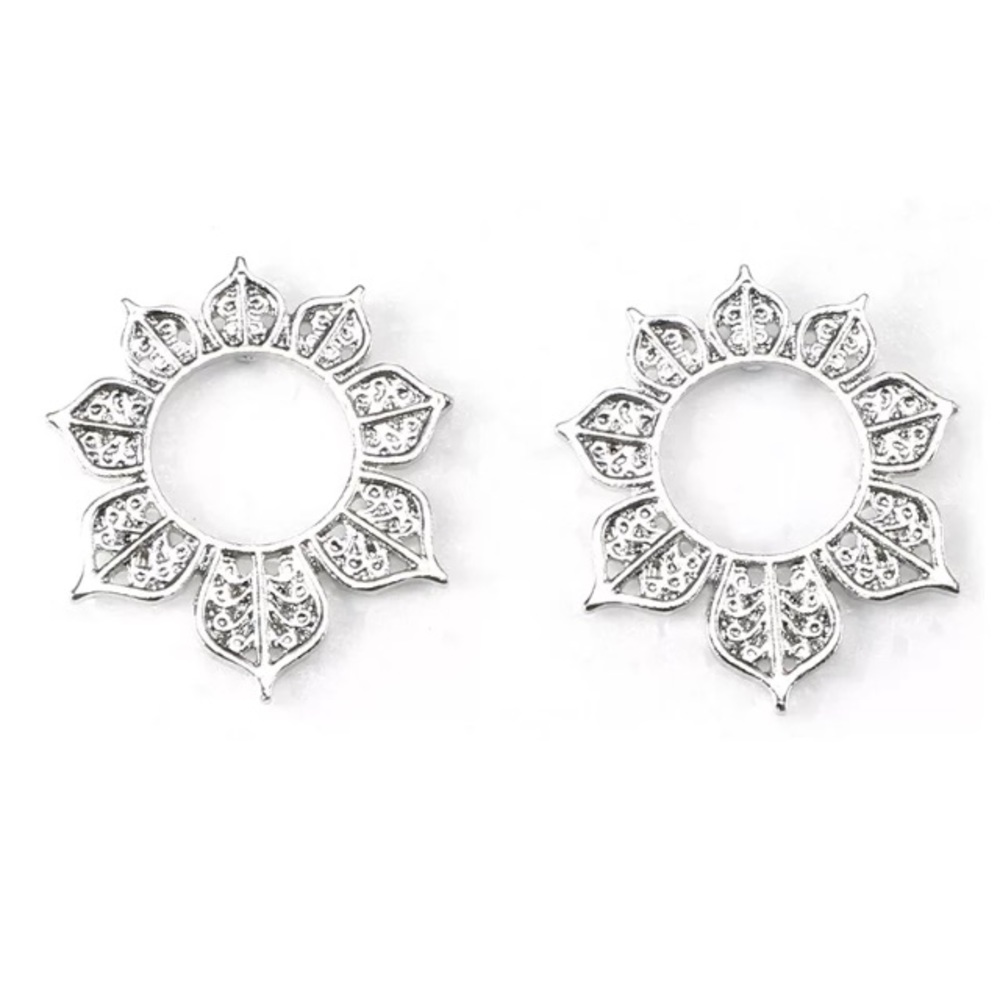 Last one! Boho silver Sunflower Stud Earrings - Picture 6 of 9